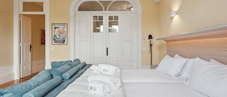 Iron/ironing board, internet, bed sheets