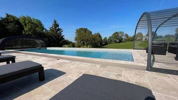 Piscine extérieure (ouverte en saison)