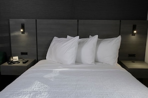 Single Room | Desk, laptop workspace, blackout drapes, iron/ironing board