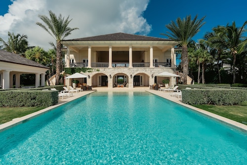 Oceanfront Luxury Villa With Amazing Staff