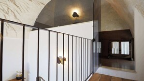 Minibar, tabla de planchar con plancha y wifi gratis 