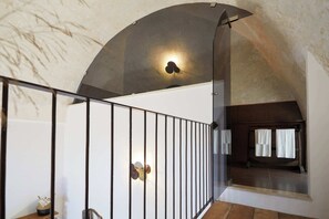 Quarto casal, vista para o jardim | Frigobar, ferros/tábuas de passar roupa, Wi-Fi de cortesia