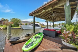 Solsenger og strandhåndklær