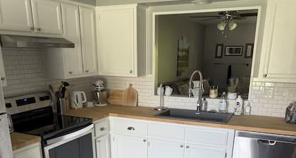2-bedroom condo on Dogwood Golf Course/OZ Mountain Bike Trails accessible