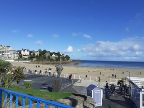 Beach - Dinard 2-person rental. L'écluse beach and shops 5 minutes' walk, (Dinard)