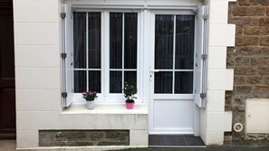 Unclassified image, 2 of 18, button