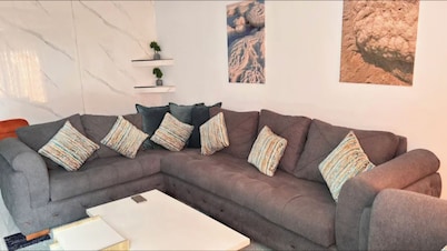 Cozy 1-bedroom apartment with WiFi, AC in awesome Swemeh