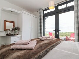3 bedrooms, individually decorated, individually furnished, free WiFi