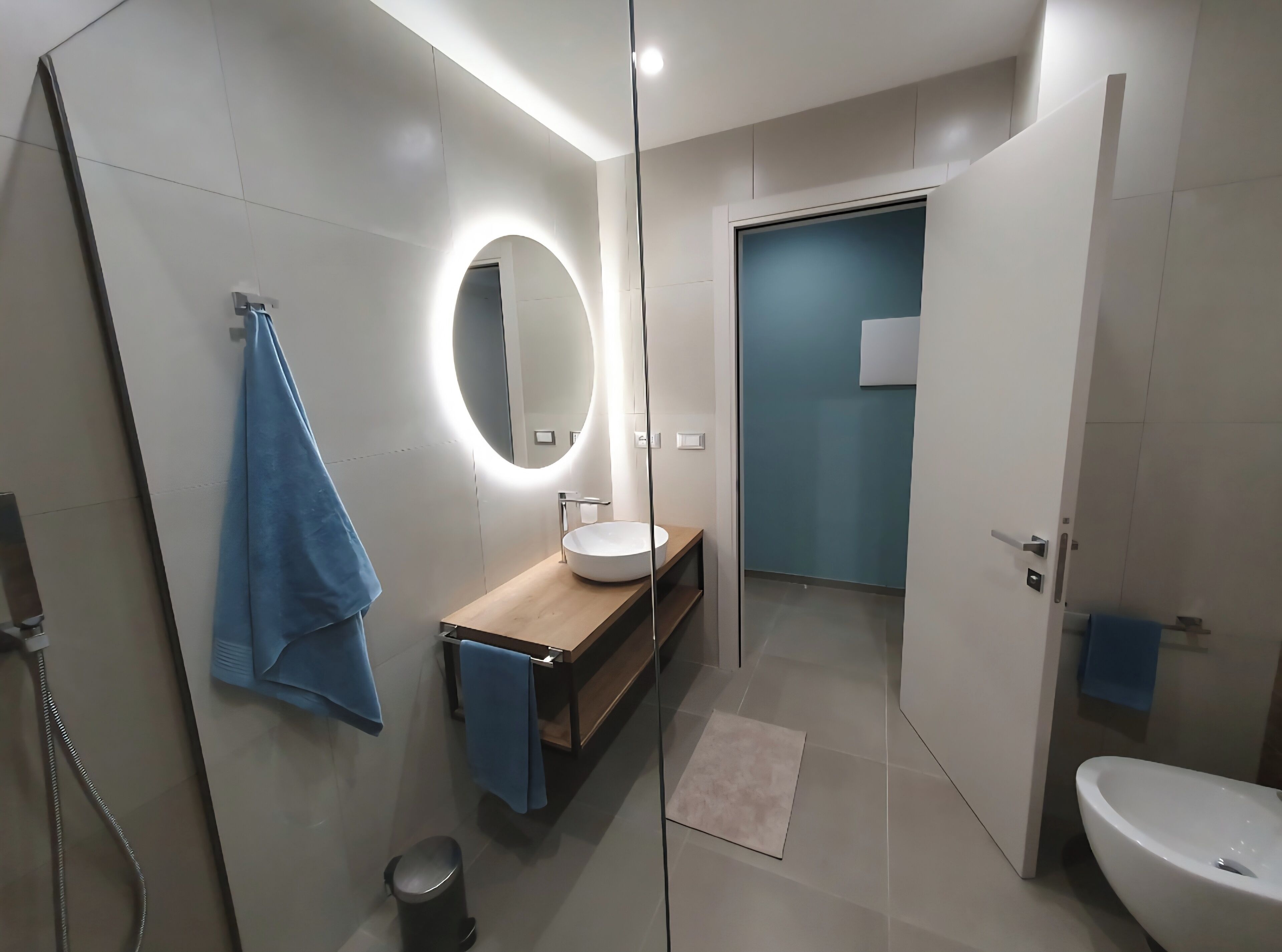 Haartrockner, Seife, Toilettenpapier