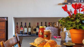 Free daily continental breakfast