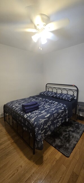 2 Schlafzimmer, Schreibtisch, Bügeleisen/Bügelbrett, WLAN