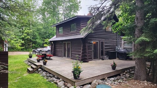 Cozy 3-Bedroom All-Season, Drive-To Lakeside Log Cabin - Under New Ownership
