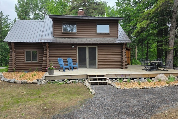 Large deck with flower gardens. Great spot to enjoy your morning coffee.