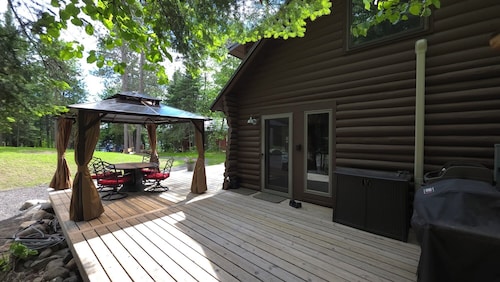 3 Bedroom - Drive-To Lake Vermilion Log Cabin - Private Dock & Fishing Retreat
