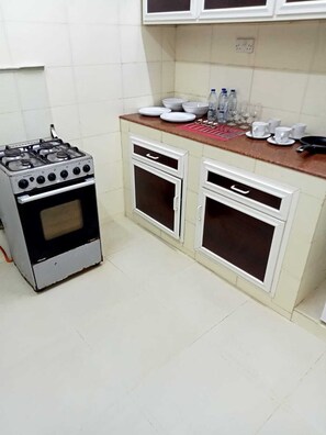 Two-Bedroom Apartment | Private kitchen - 4R Golden Real Estate (Salalah)
