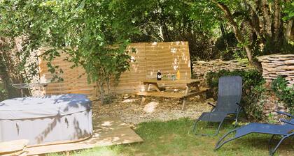"Le Séchoir, private Jacuzzi/ 18th century building/ barbecue and garden