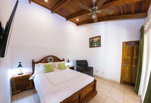 1 habitación, tabla de planchar con plancha y wifi gratis 