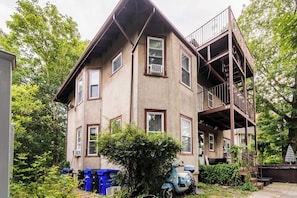 Apartment (3 Bedrooms) | Front of property
