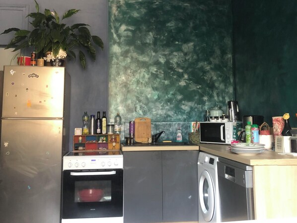 Fridge, microwave, oven, dishwasher