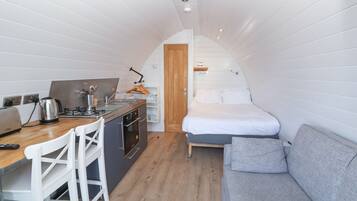 1 soverom, individuelt dekorert og individuelt innredet