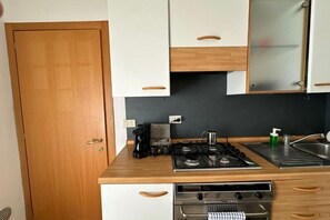 Micro-ondes, four, plaque de cuisson
