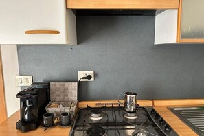 Micro-ondes, four, plaque de cuisson