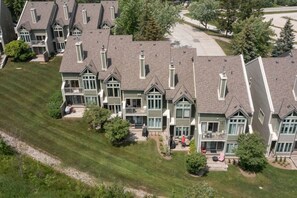 Exterior - Slopeside Home, Minutes to Blue Mountain Village! (The Blue Mountains)