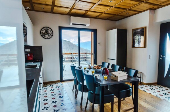 Dining - Chalet 'Au Pied De L'arcluse' with Mountain Views, Wi-Fi, and Air Conditioning (Saint-Pierre-d'Albigny)