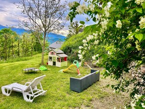 Children’s area - Chalet 'Au Pied De L'arcluse' with Mountain Views, Wi-Fi, and Air Conditioning (Saint-Pierre-d'Albigny)
