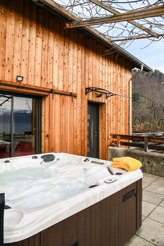 Chalet 'Au Pied De L'arcluse' avec vue sur la montagne, Wi-Fi et climatisation