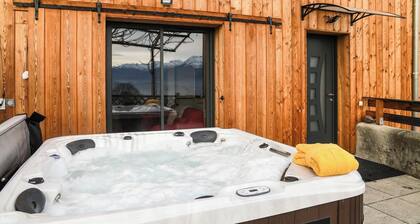 Chalet 'Au Pied De L'arcluse' avec vue sur la montagne, Wi-Fi et climatisation