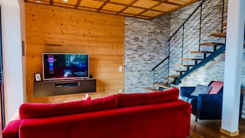 Télévision, console de jeux vidéo, table de tennis de table