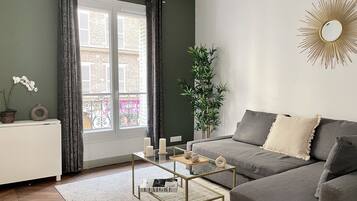 Family Apartment, Courtyard View | Living area | 80-cm Smart TV with digital channels