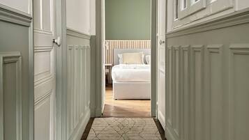 Family Apartment, Courtyard View | Living area | 80-cm Smart TV with digital channels