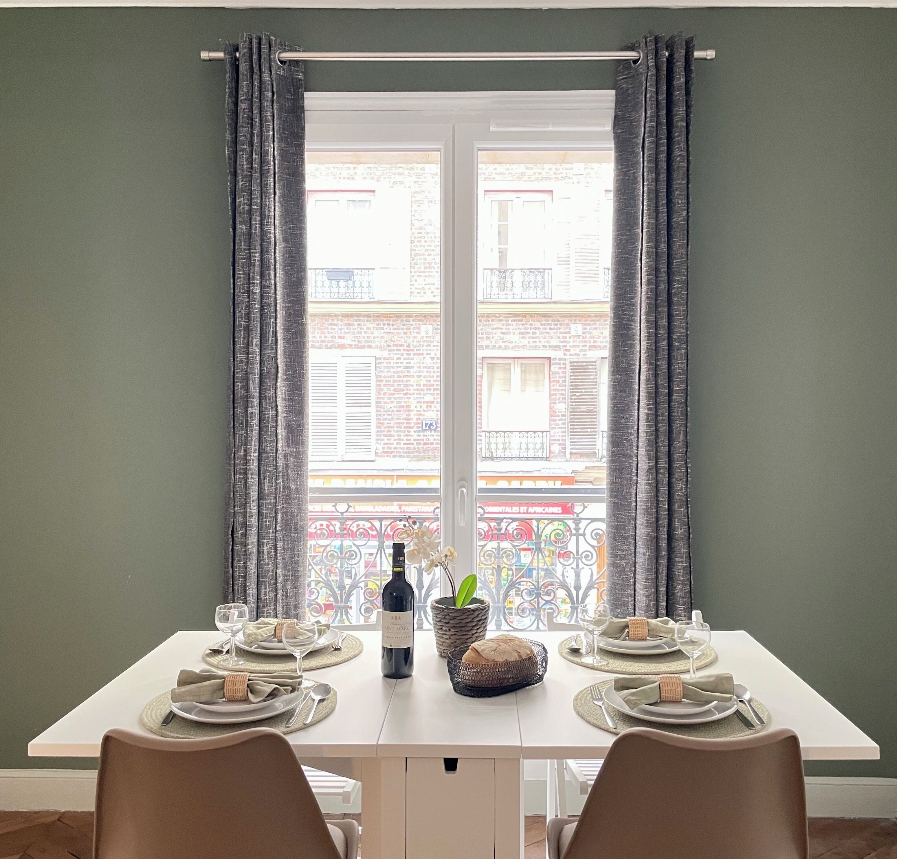 Family Apartment, Courtyard View | Living area | 80-cm Smart TV with digital channels