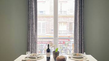 Family Apartment, Courtyard View | Living area | 80-cm Smart TV with digital channels