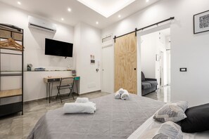 1 bedroom, desk, WiFi, bed sheets
