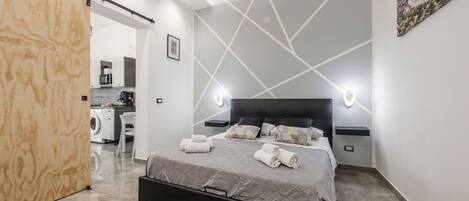 1 bedroom, desk, WiFi, bed sheets