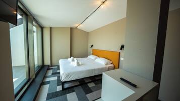 Suite, City View | Soundproofing, iron/ironing board, free WiFi