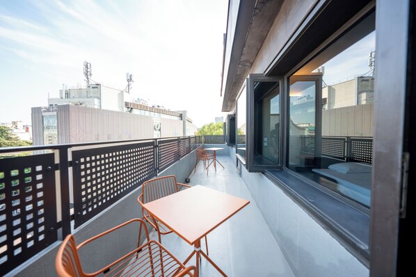 Panorama appartement, uitzicht op de stad | Terras