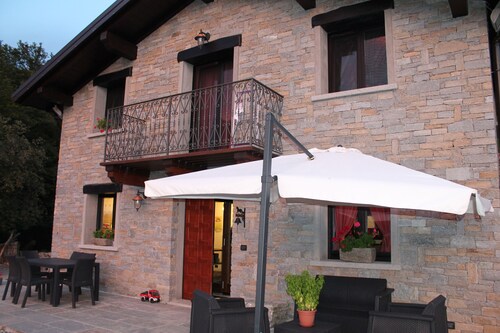 Cabin 'Del Bosco' with Mountain View, Private Terrace and Wi-Fi