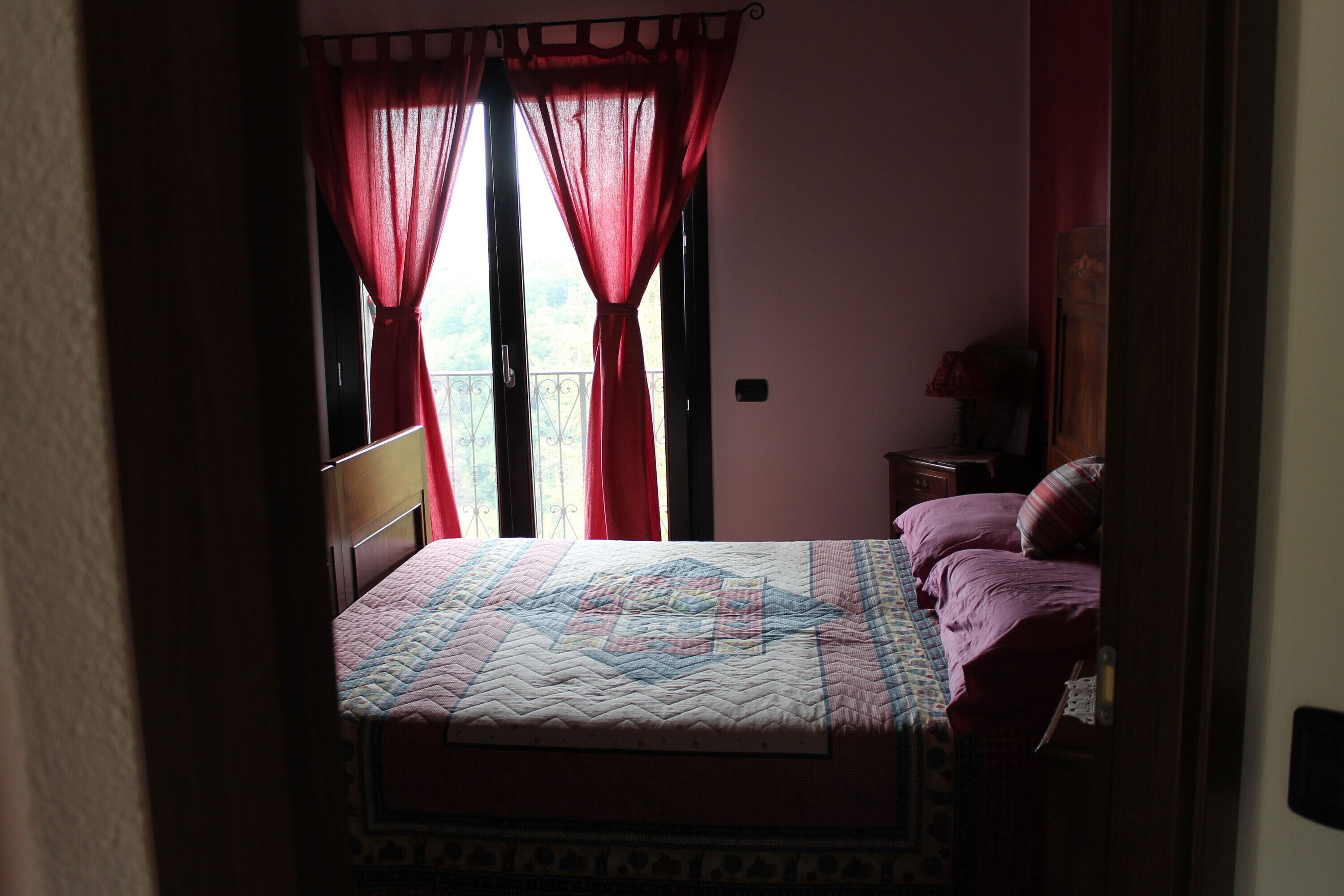 2 多间卧室、WiFi、床单