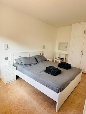2 bedrooms, WiFi, bed sheets