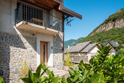 Appartement 'Chez Flo - Clim Parking - Clg' avec vue sur montagne et climatisation