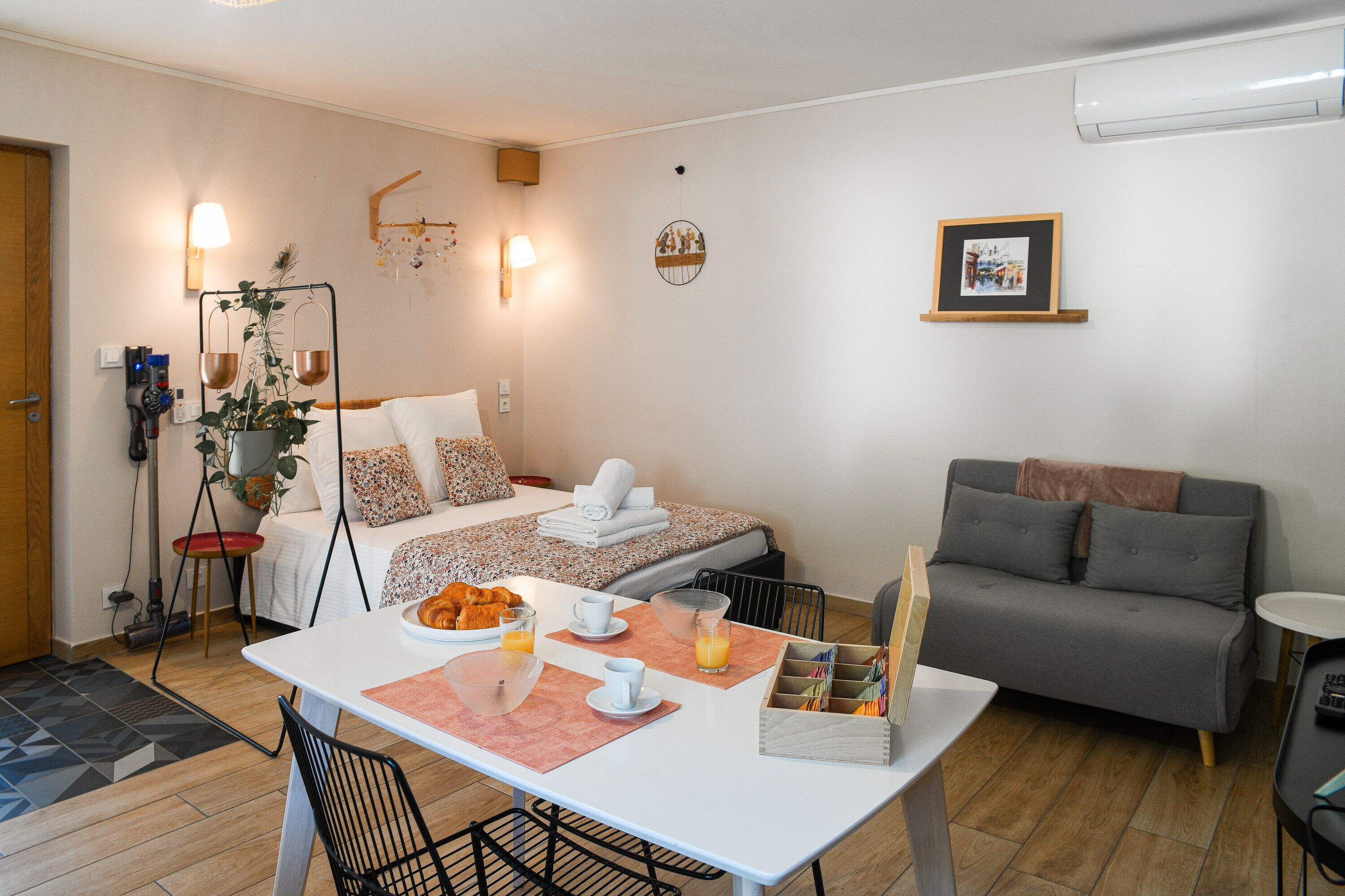 1 bedroom, bed sheets