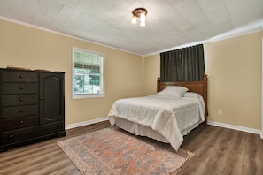 3 bedrooms, WiFi, bed sheets