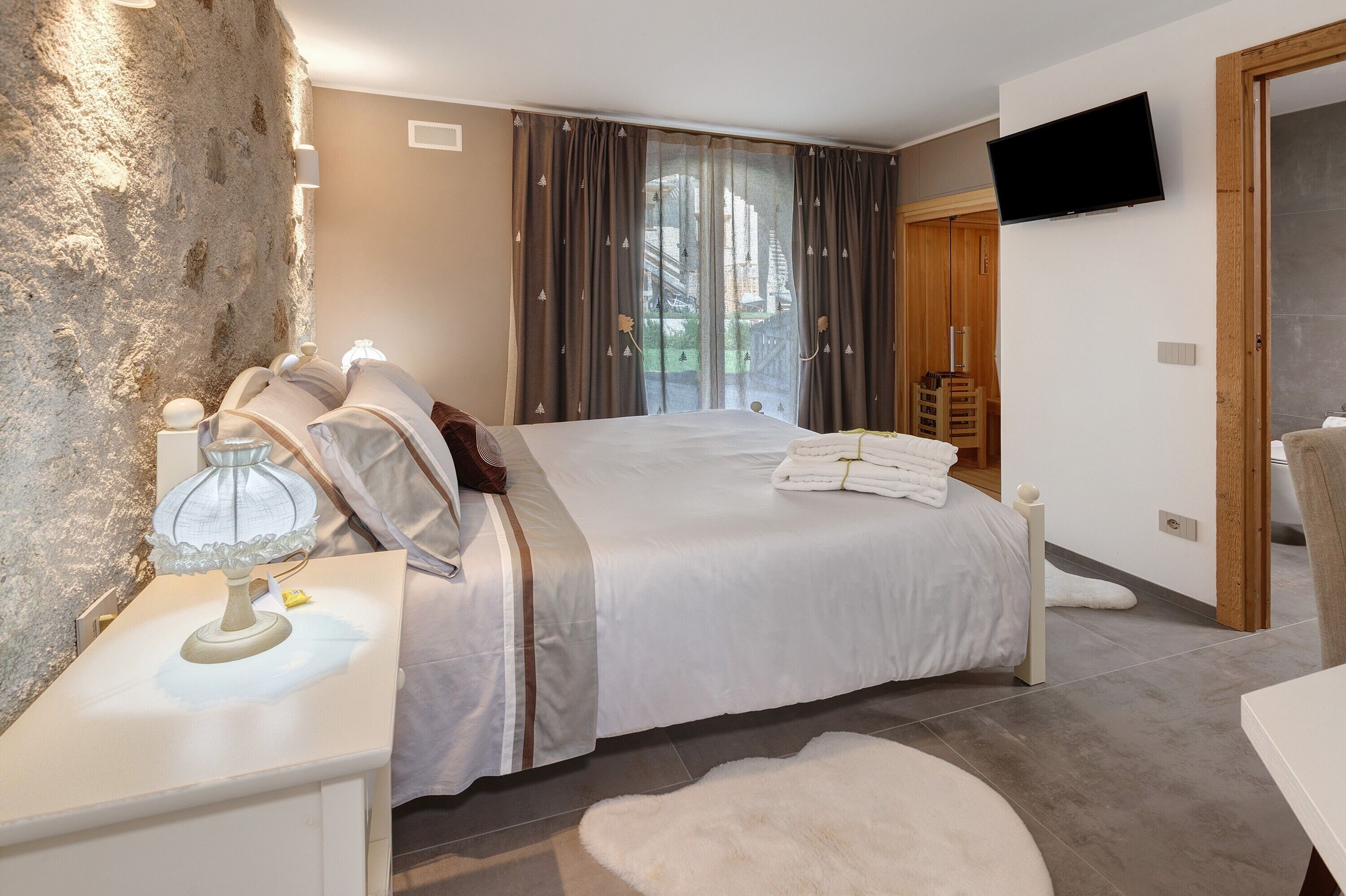 3 chambres, fer et planche à repasser, Wi-Fi, draps fournis