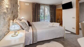 3 chambres, fer et planche à repasser, Wi-Fi, draps fournis