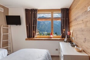 3 habitaciones, tabla de planchar con plancha, wifi y ropa de cama