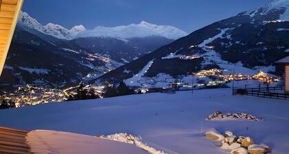 Ferienwohnung 'Scoiattolo' mit Bergblick, Gemeinschaftsgarten und Wi-Fi